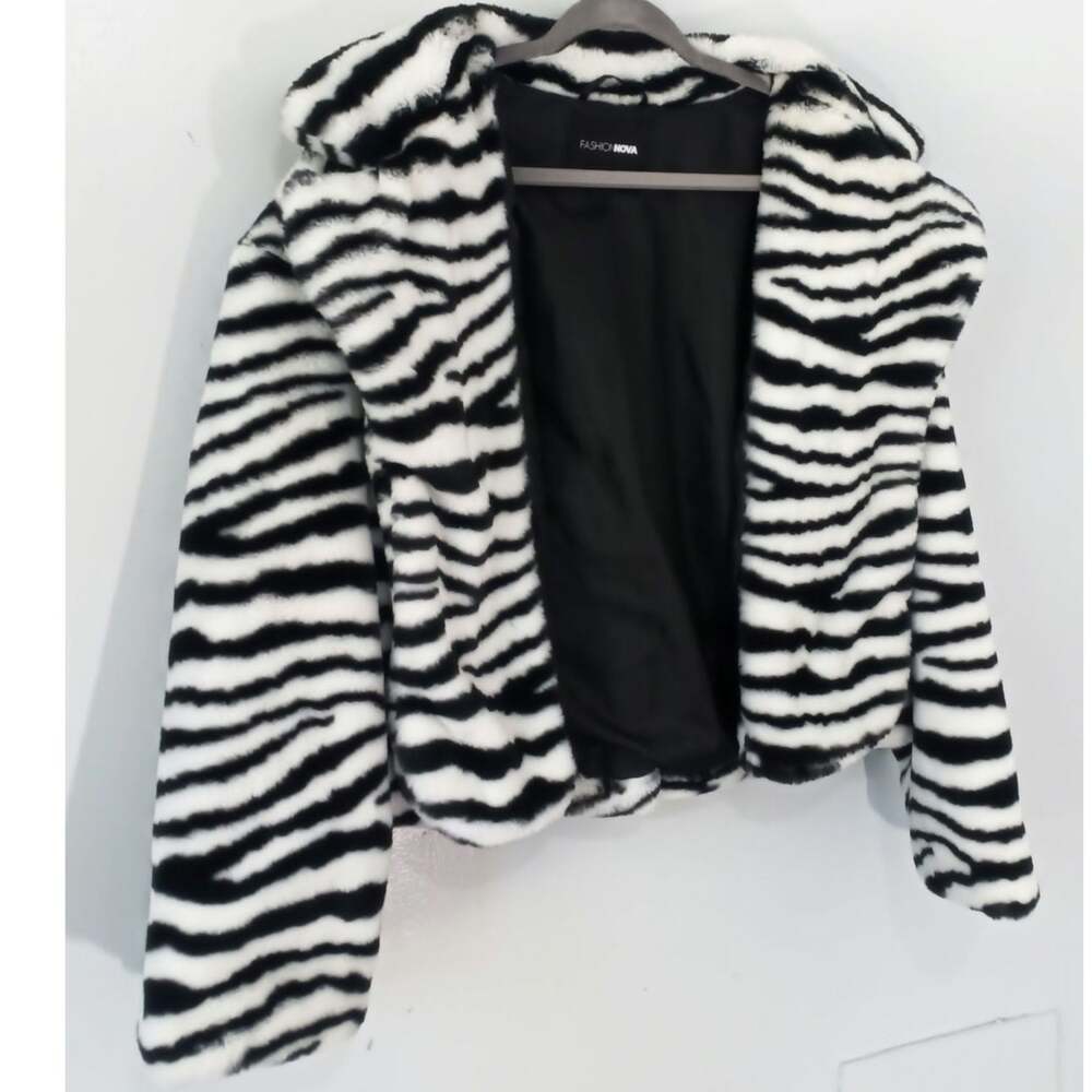 Fashion Nova Zebra Print Faux Fur Cropped Coat / Statement Jacket